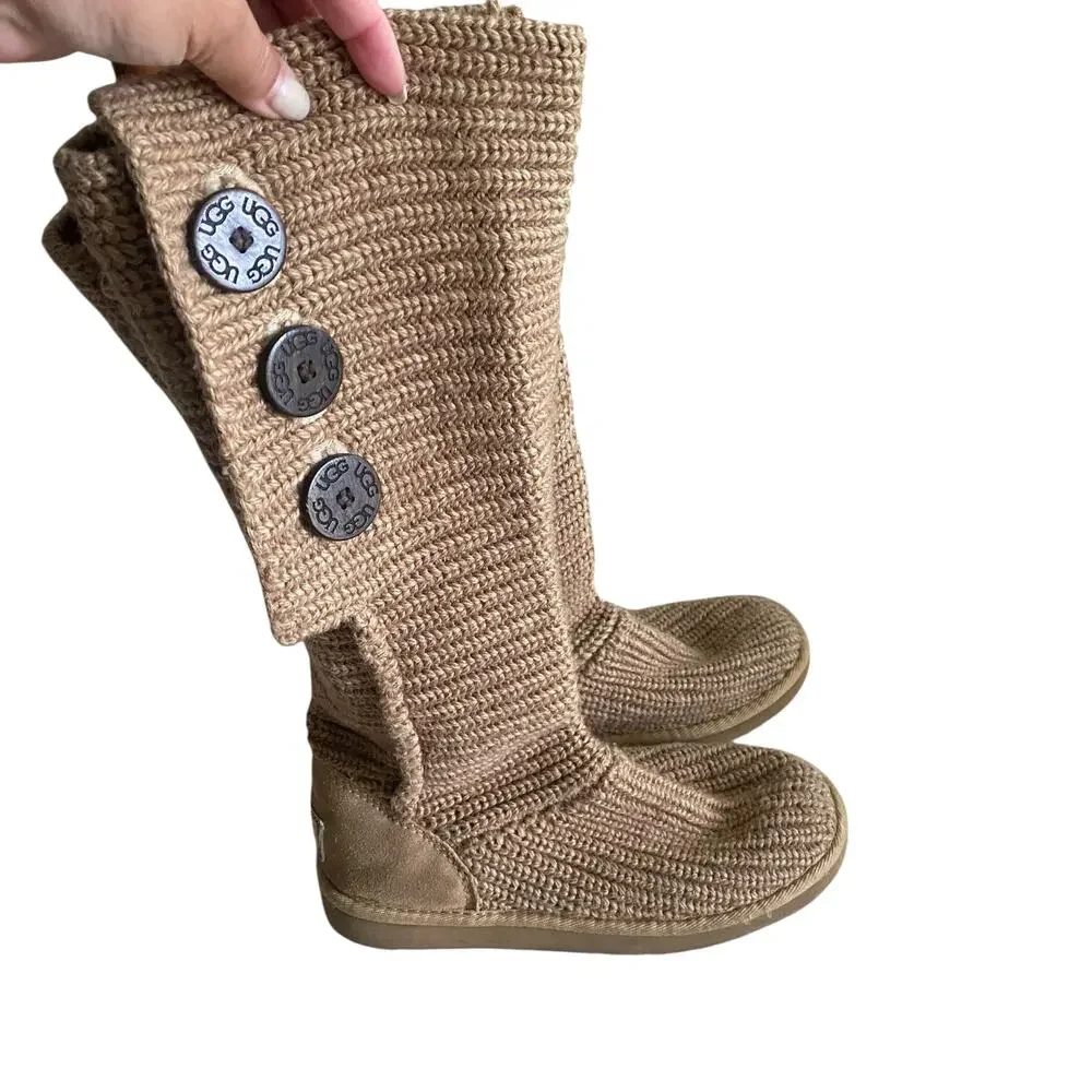 UGG Women’s Classic Cardy Boots Size 7 US / 38 EU Beige 5819 Sweater Boot Brown